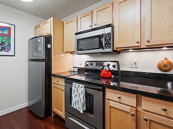 5th image of 801 N Orange St Unit 311