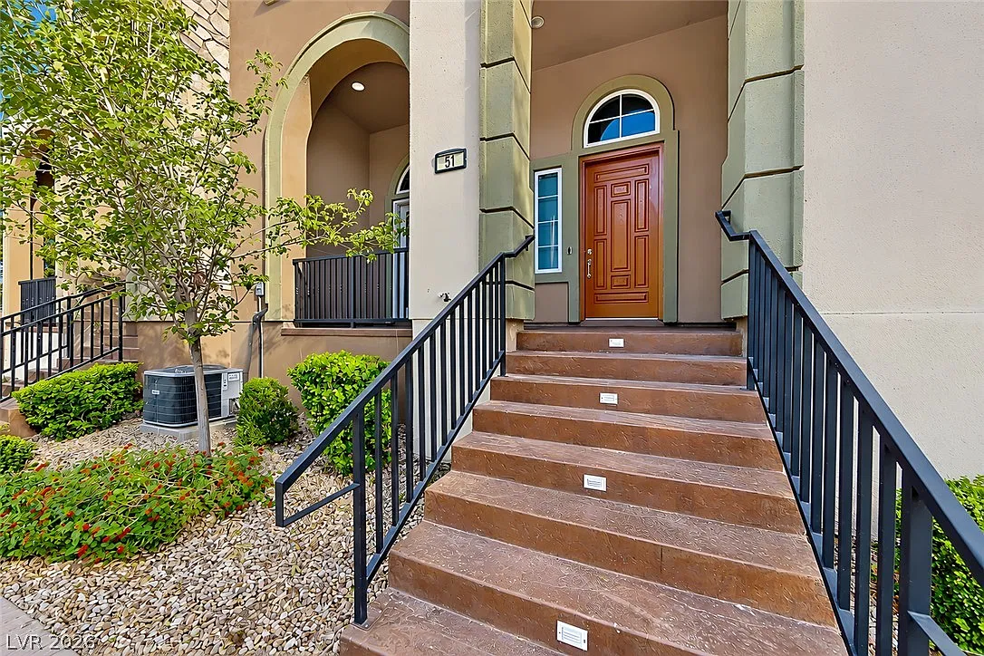 2 bed, 2.5 bath, 1634 sqft, $2,800 — Photo 2