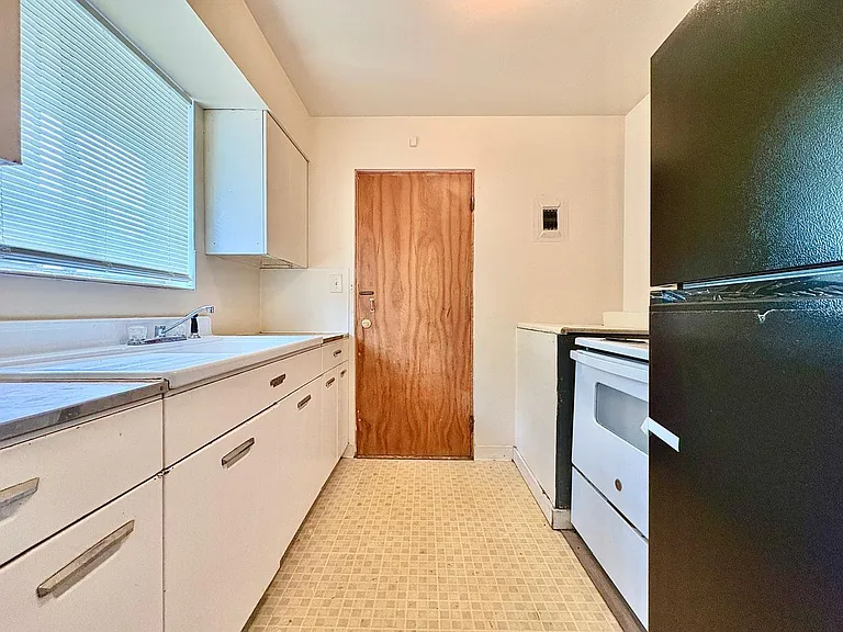 2530 Pleasant St — Photo 6