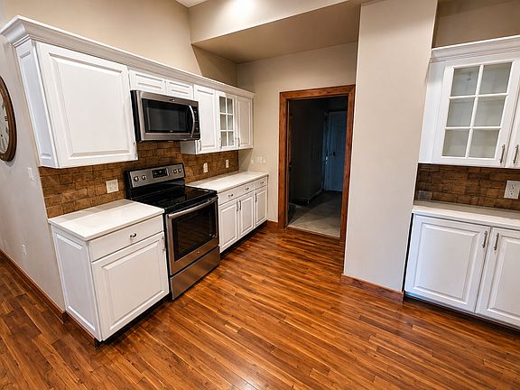 4th image of 106 N Denver Ave Suite 202