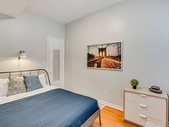 4th image of 2139 W Belmont Ave
