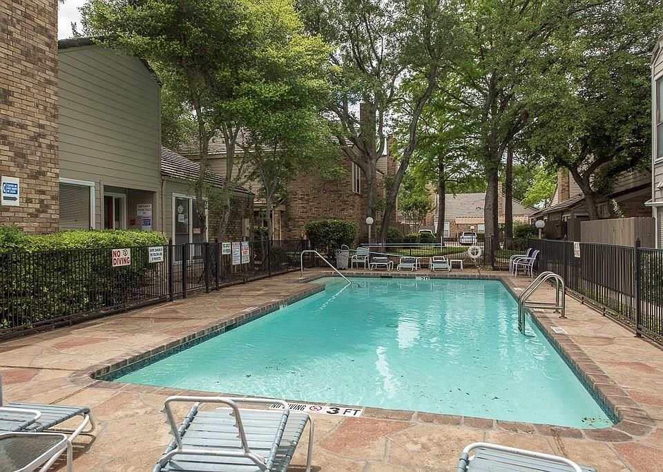 1st image of 2323 Kennington Dr APT C