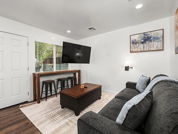 3rd image of 1242 E Pierce St #1