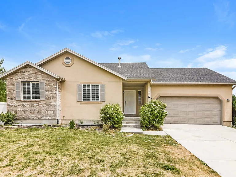 1116 N Mustang Ln — Photo 1