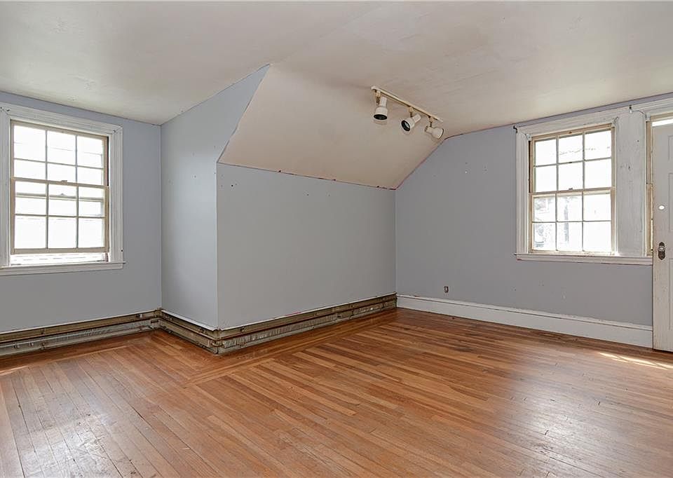 427 Eaton St, Providence, RI 02908 Zillow