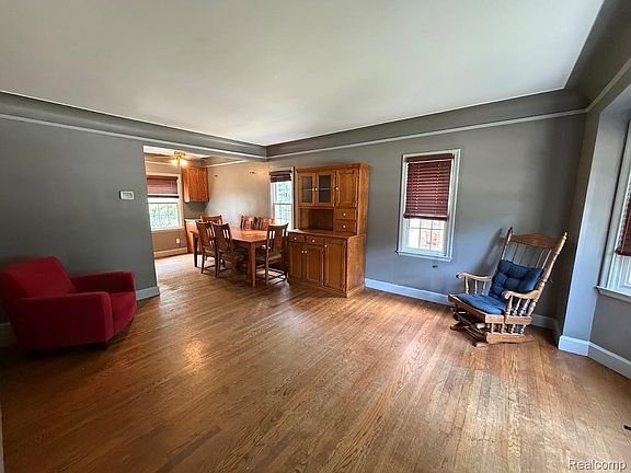 2nd image of 643 N Rosevere Ave