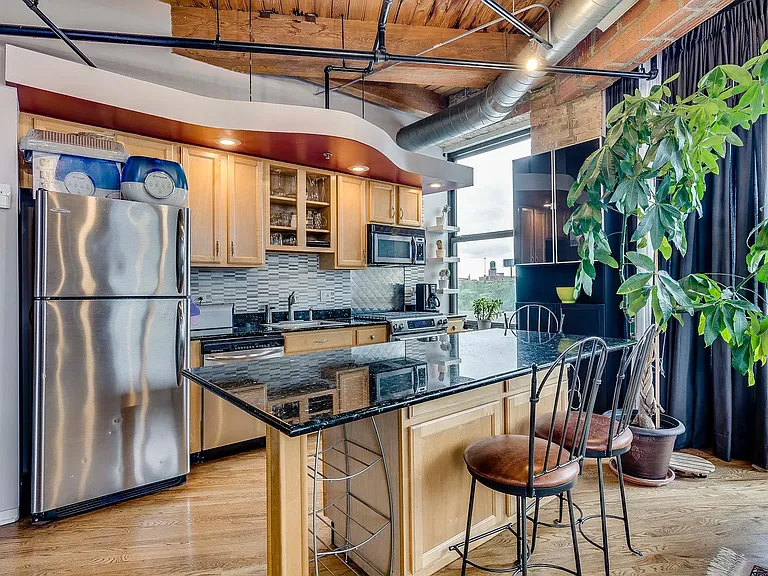 2310 S Canal St #301 — Photo 8
