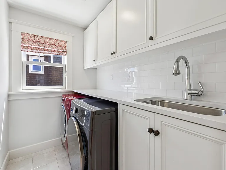 1517 Howard Ave — Photo 48