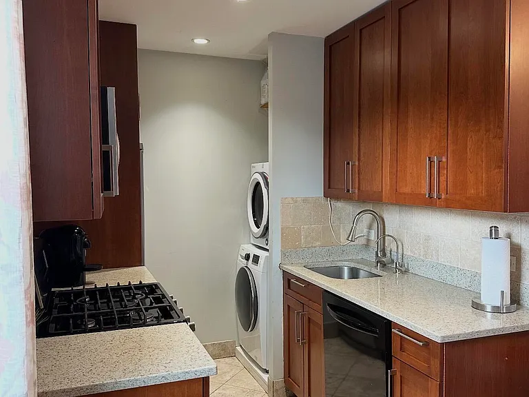 210 Liberty Ave — Photo 6