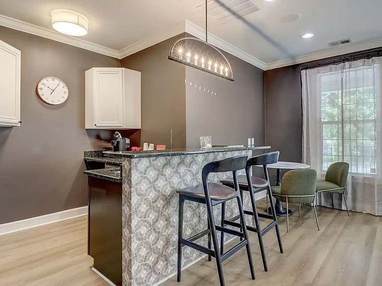 Parkway Grand — Photo 14
