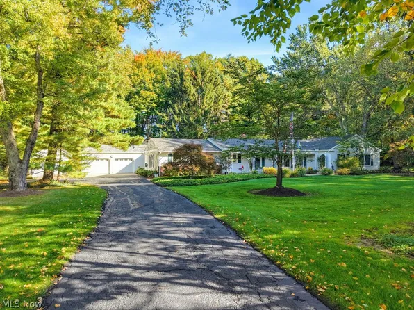 7576 Samuel Lord Dr, Chagrin Falls, OH 44023