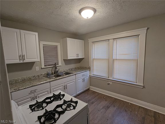 4th image of 18519 Pawnee Ave