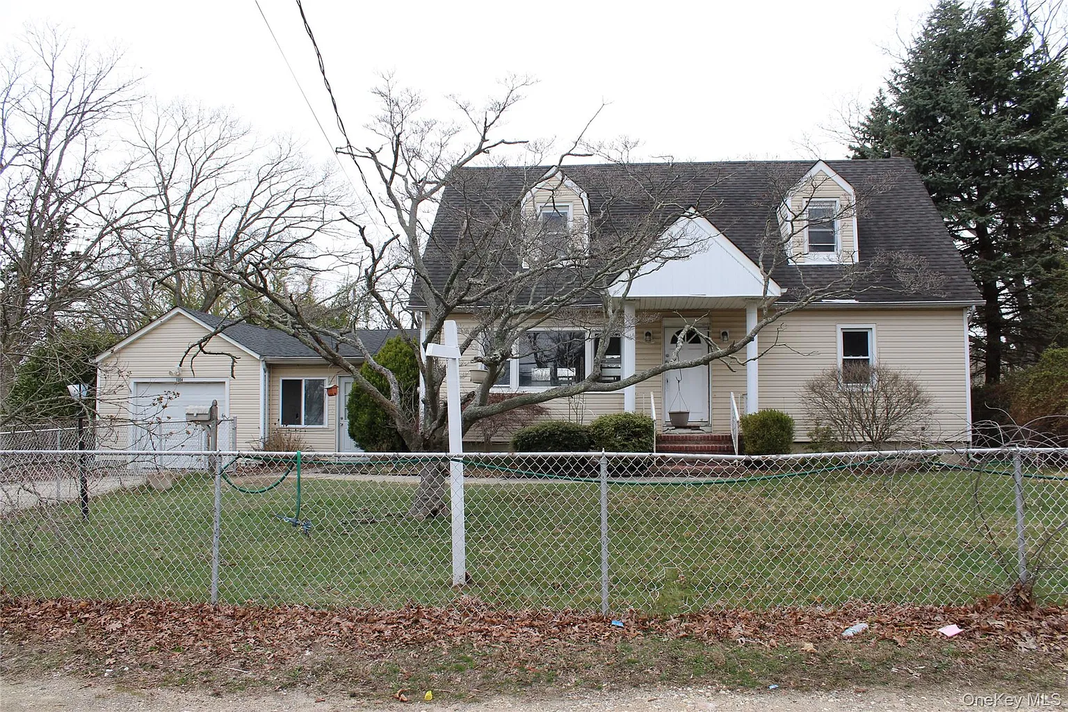 1354 Manor Lane photo 1
