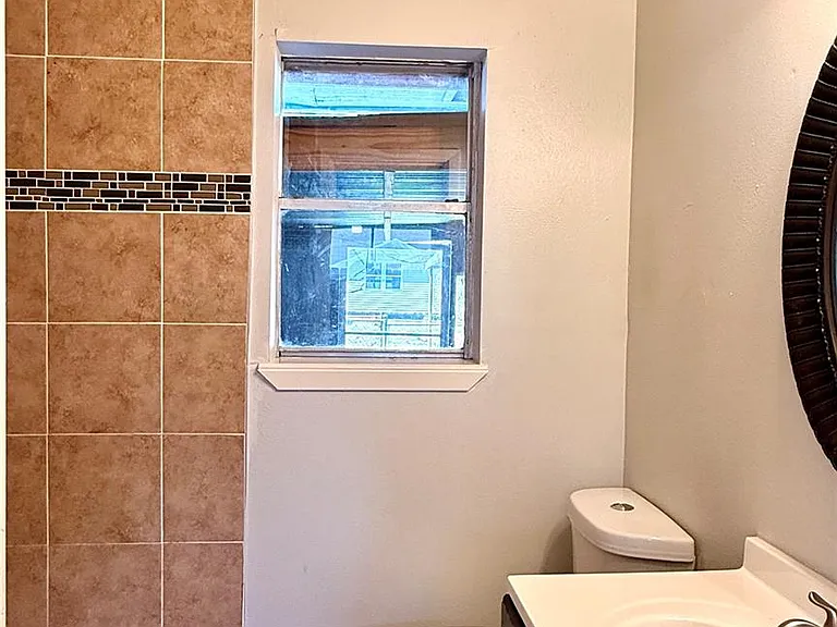 10502 Ambursen St — Photo 12