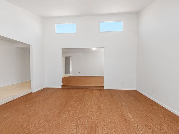 5th image of 10359 Londonderry Ave