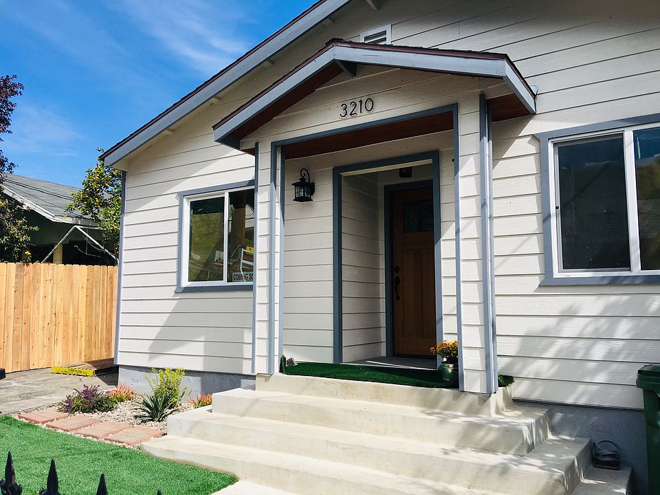 3210 Sierra
Front house
