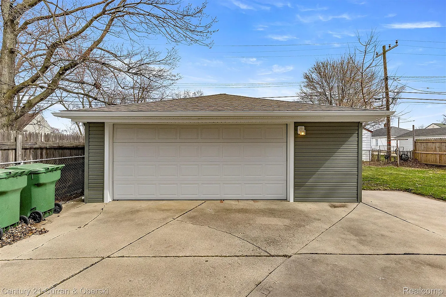 3 bed, 1250 sqft, $2,200 — Photo 2