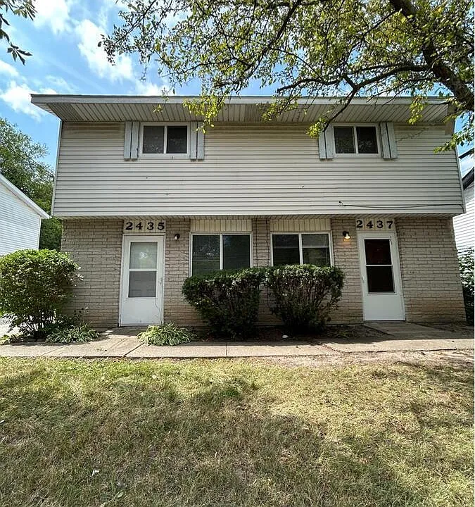 2437 Schaefer St
