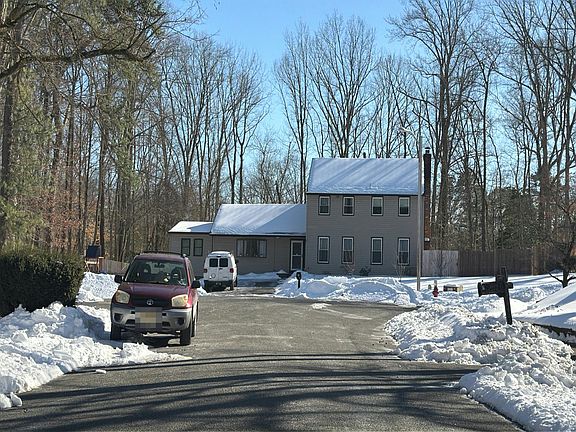 4th image of 10 Mason Ct