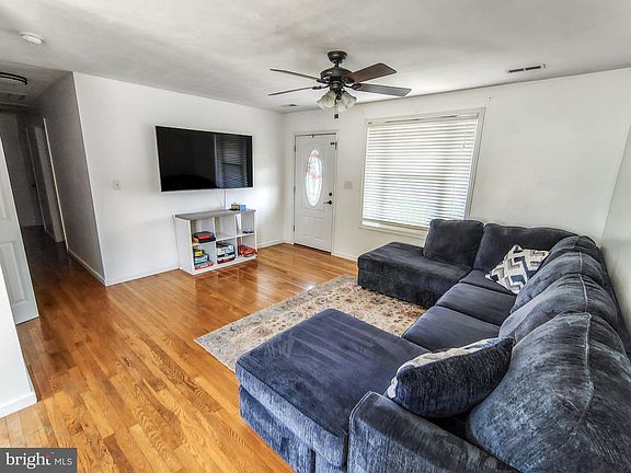 5th image of 76 Houghs Way