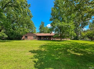 30415 S Greenbriar Rd, Franklin, MI 48025