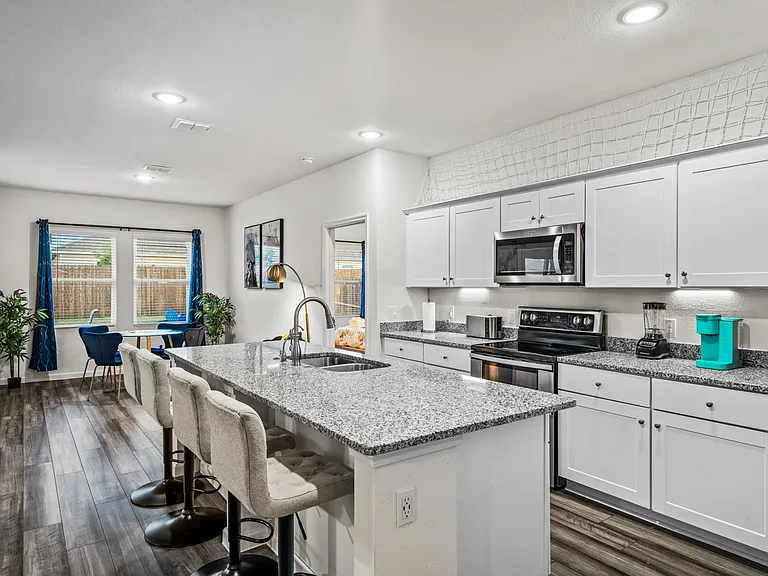 766 Camden Dr — Photo 19