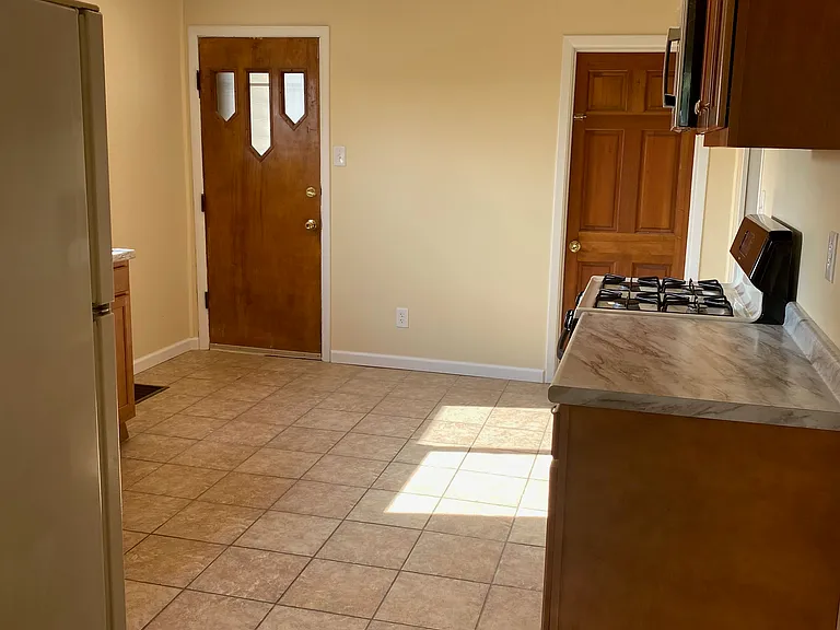 100 Kathleen St #1 — Photo 7
