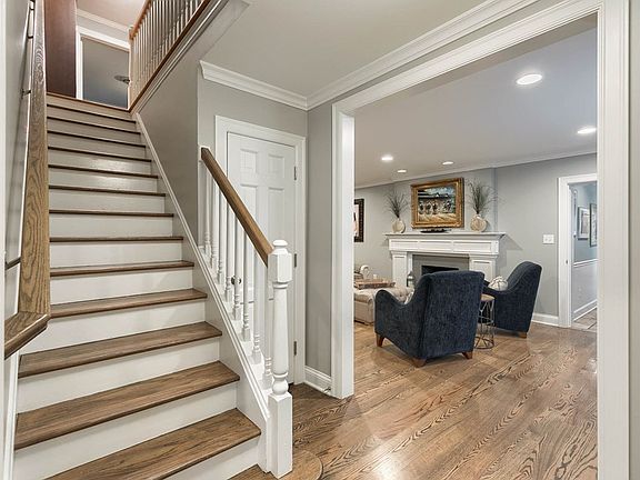 3rd image of 1924 Littlewood Dr