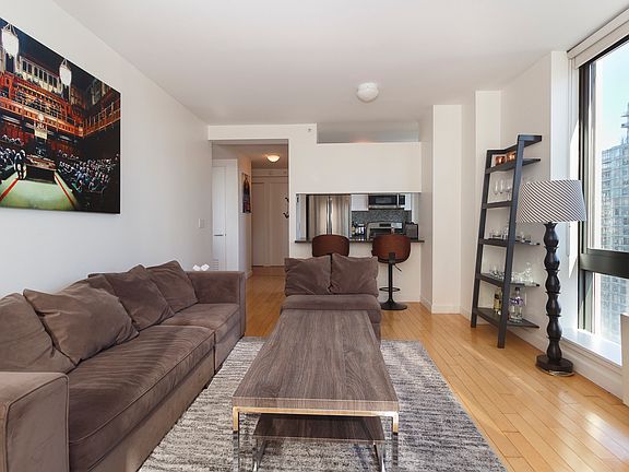4th image of 9 W 31st St APT 11