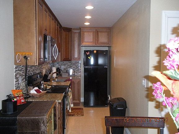 4th image of 2812 N Auburn Ct #103