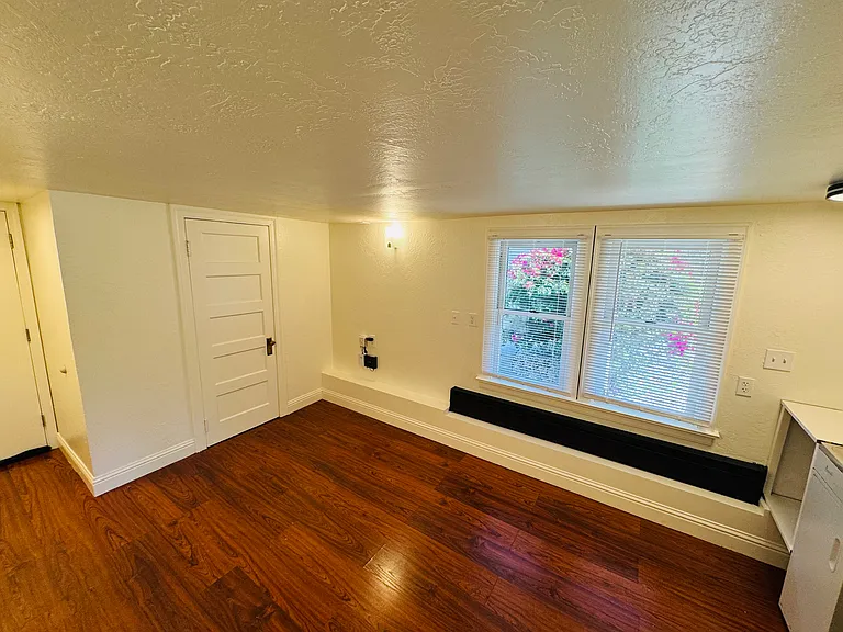 754 Slater St #B — Photo 4