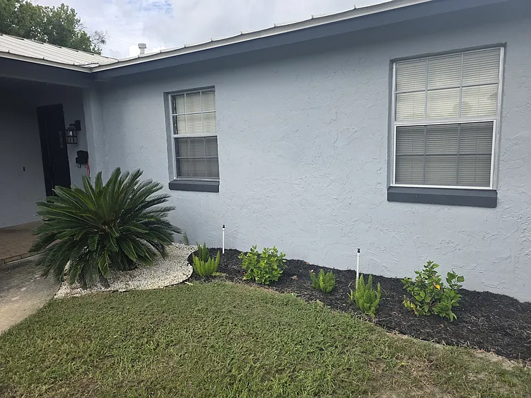 Lilac Rd — Photo 15