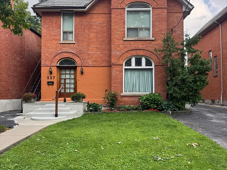 227 Evelyn Ave #4 — Photo 2