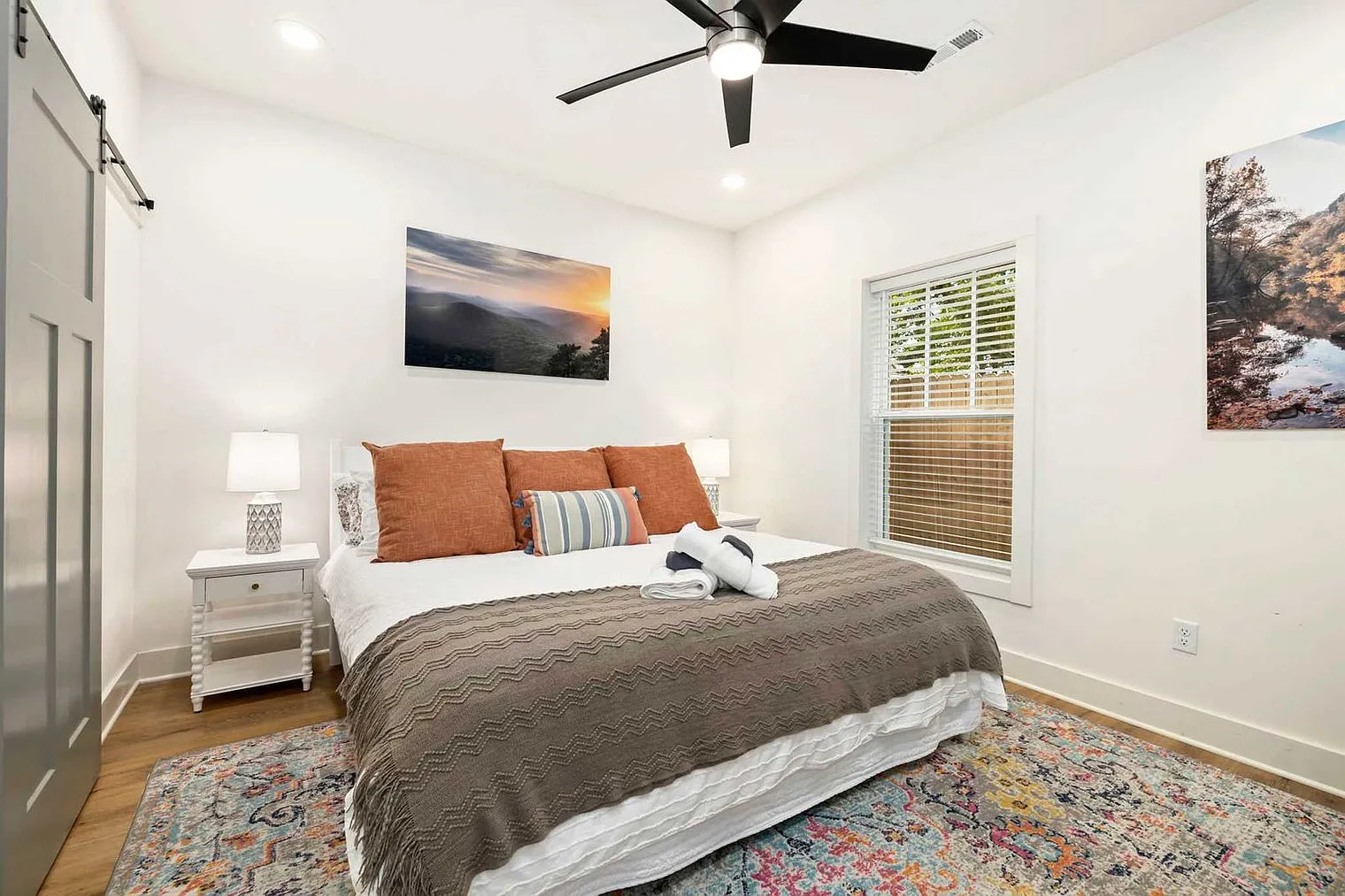 2 bed, 2.0 bath, 1162 sqft, $4,999 — Photo 3