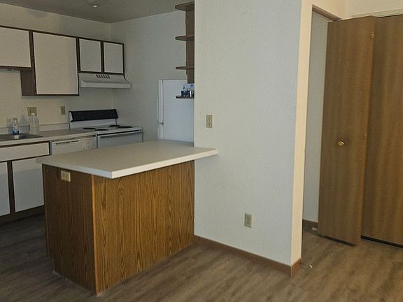 2nd image of 812 6th St