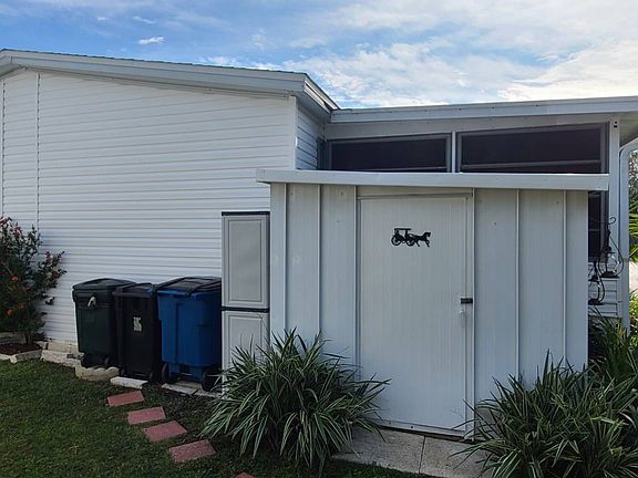 5th image of 9157 Berkshire Ln