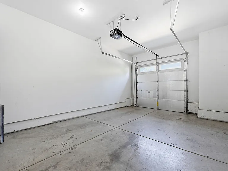 1064 SE Leonel Ln — Photo 32