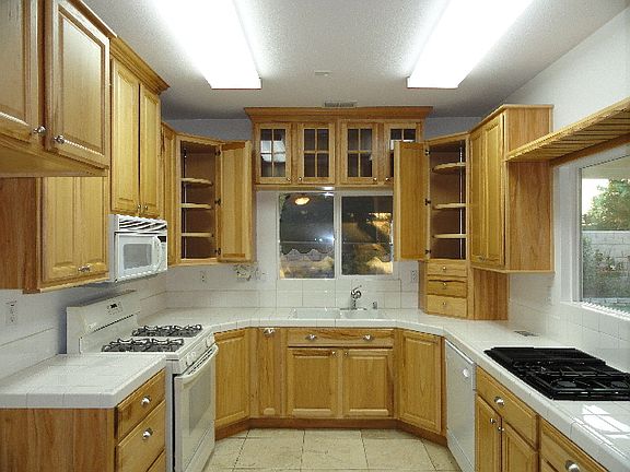 4th image of 851 W Kendall St