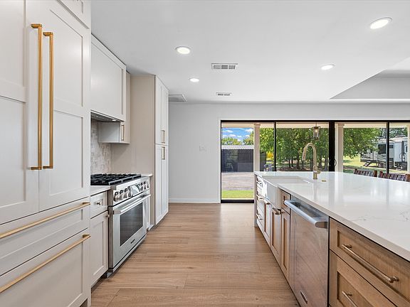 5th image of 946 Burke Rd