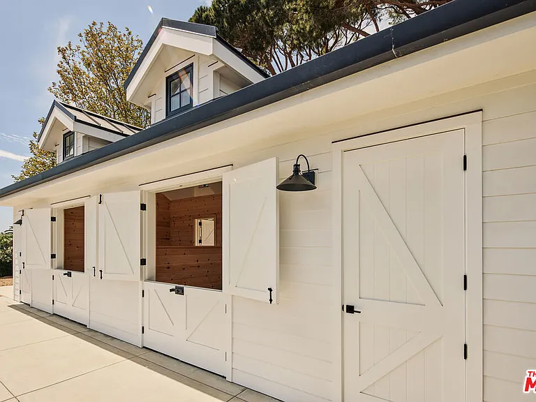 5561 Horizon Dr — Photo 36