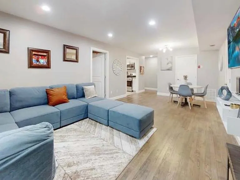 194 College Dr — Photo 1