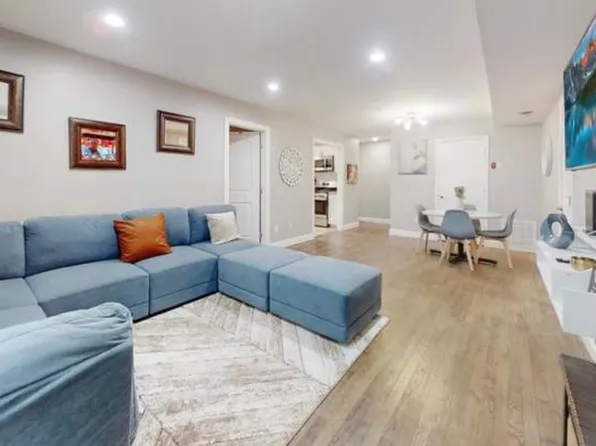 194 College Dr, Edison, NJ