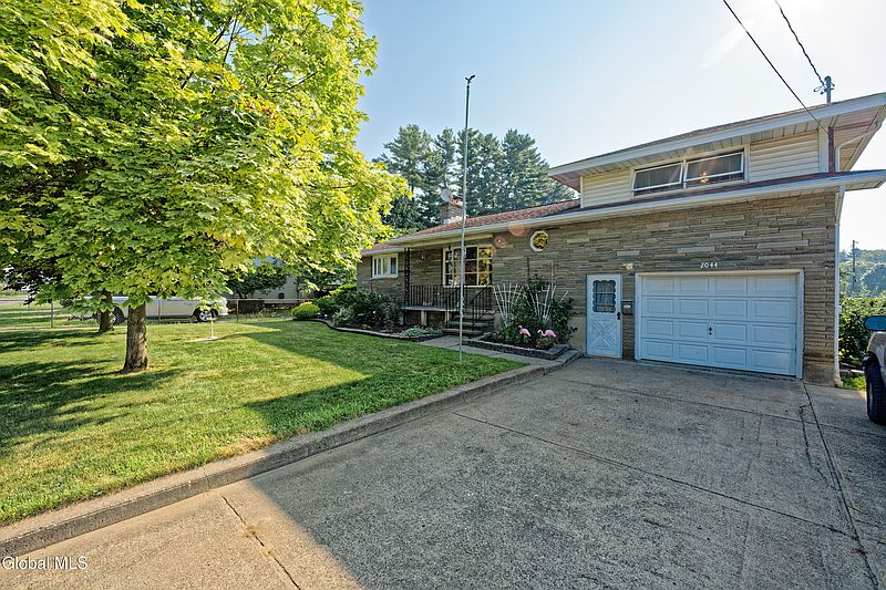 2nd image of 2044 Helderberg Avenue