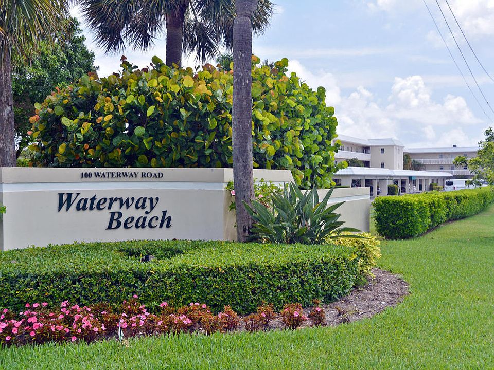 Main Entrance to Waterway Beach