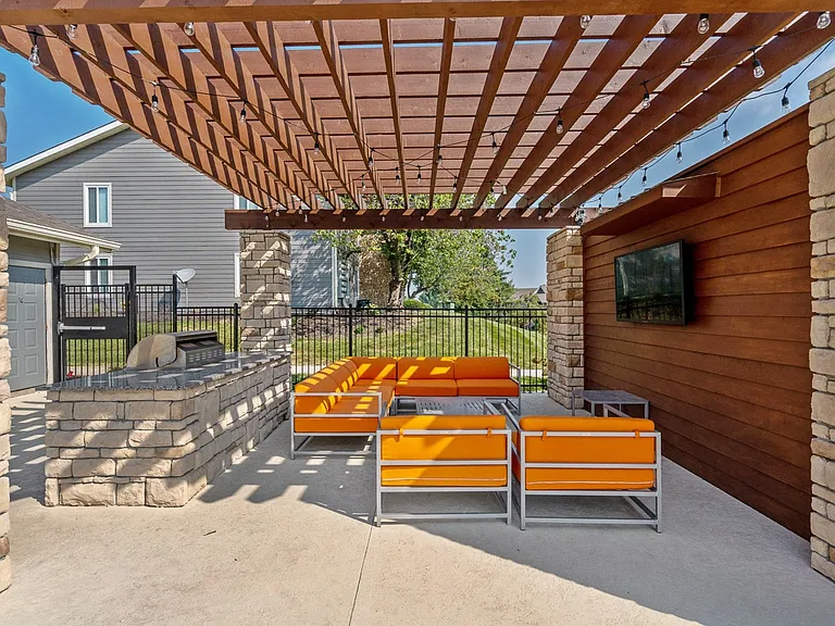 The Reserve At Barry Apartments — Photo 28