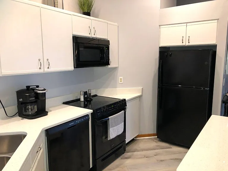 4801 Casablanca Cir — Photo 12