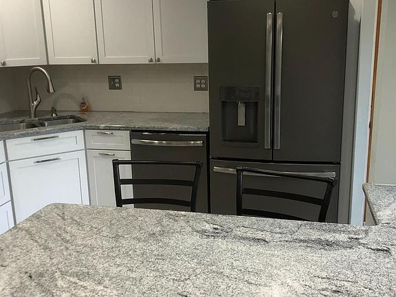 5th image of 1527 Warwick Ct