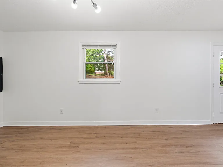 1012 Starmount Dr — Photo 7