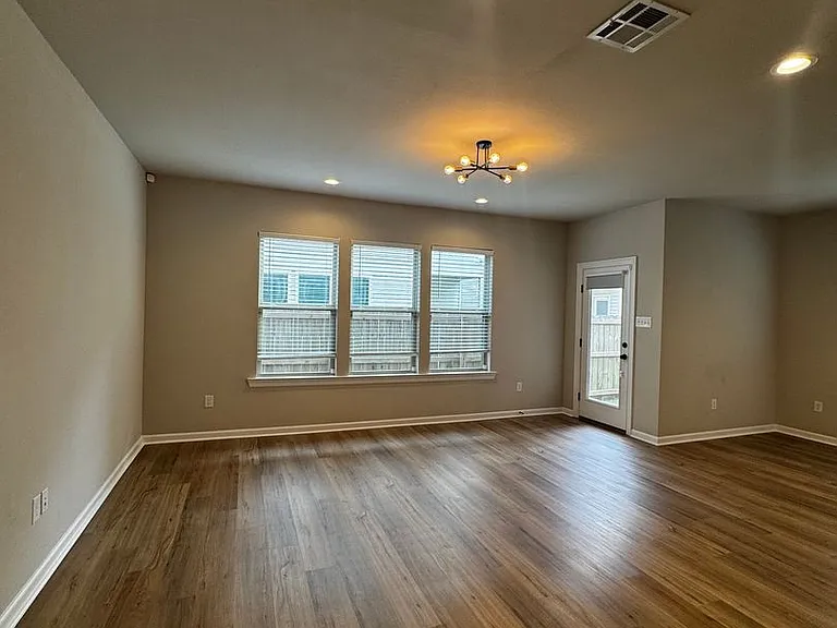 1003 Bengal Crossing Ave — Photo 9