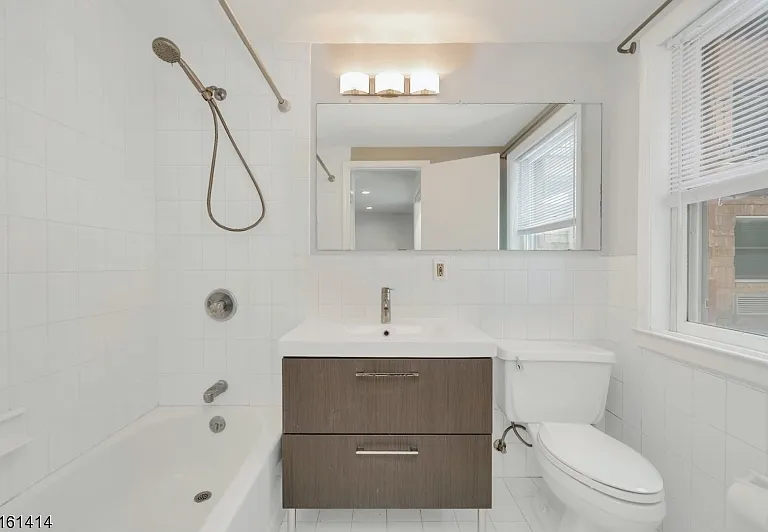 50 Pine St #211 — Photo 16